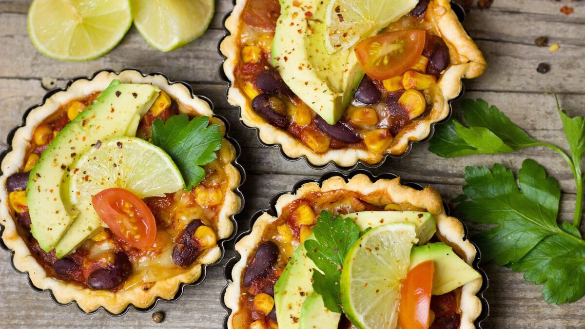 trio mini koláčov s guacamole, syr, salsa a kyslej smotany